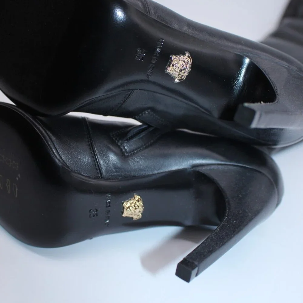 VERSACE OVER-THE-KNEE BLACK LEATHER HORSE RIDING STYLE Boots HIGH HEELS 37.5 7.5